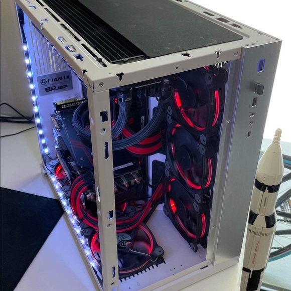 Desktop w/monitor or keyboard. - Picture 5 of 7